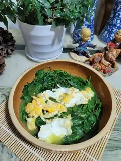 Chili leaf egg soup