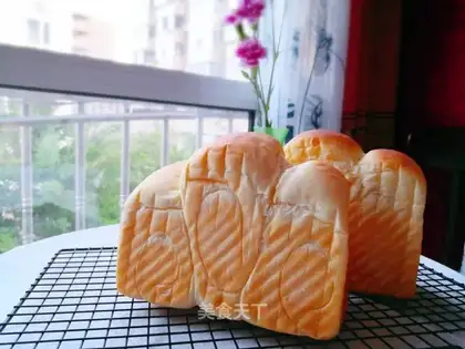 Light cream toast