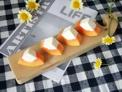 A white, powdered papaya