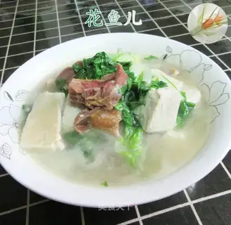The duck-legged tofu cooks cabbage