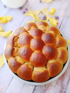 Red sugar bread