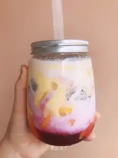 Mango milkshake and fruit