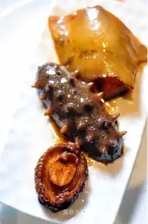 The abalone burns sea cucumber
