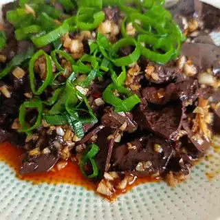 Garlic pig blood