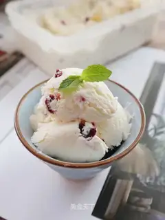 Homemade cranberry cream ice cream