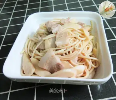 Five flowers with white noodles