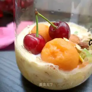 Oatmeal yogurt cup