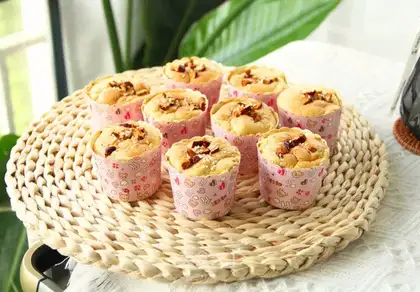 Red-tree cupcakes