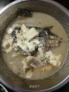 Fish bone tofu soup