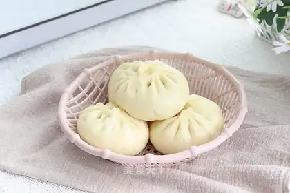 Onion pork bun