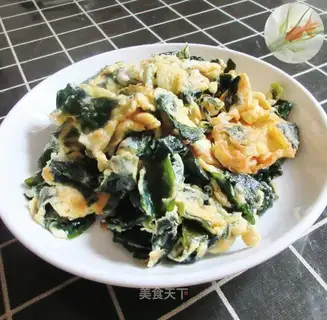 Fried eggs from the dress and vegetables