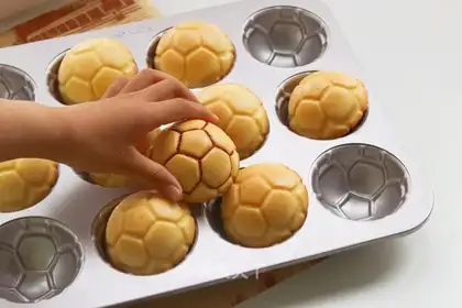 Kids like football cakes