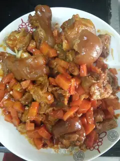 Carrot pig hoof