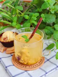 A bee of vanilla fruit