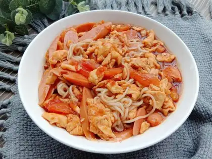 Tomato egg noodles