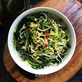 Spinach with bean sprouts