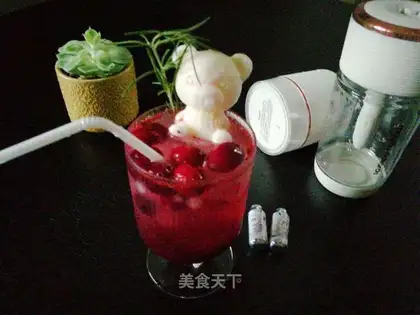 The cranberry juice bubbles