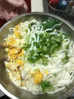 Onion egg noodles