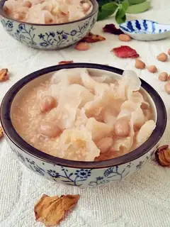 Peanut silver ear rice porridge