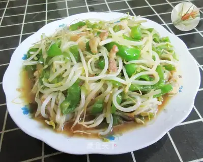 Sprinkled green bean sprouts