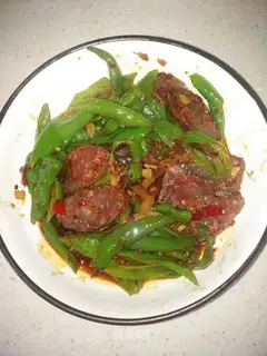 Bean petal sauce and pepper sausage