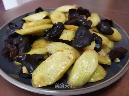 The cucumber made black wood
