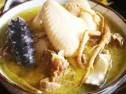 Herbal chicken soup from the sea cucumber mountain