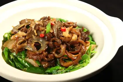 Onion pepper burning sea cucumber