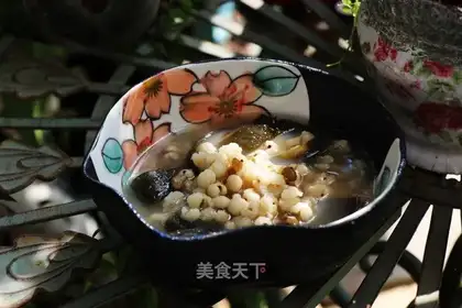 Seaweed rice bone soup