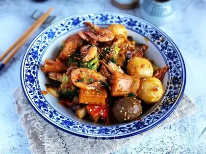 Quick hands with a hot pot
