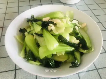Garlic on the sea green
