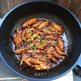 Beer and chicken wings