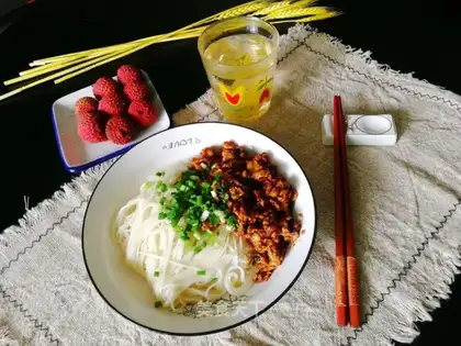 Egg sauce noodles