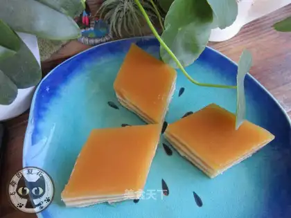 Coconut horse hoof cake