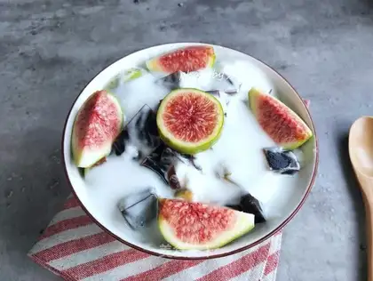 Fantasy yogurt-burning fairy herbs