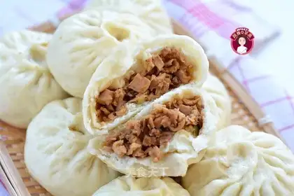 Dry sauce and meat buns
