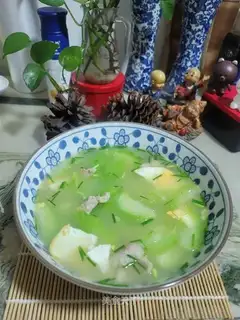 Egg-crawling melon soup