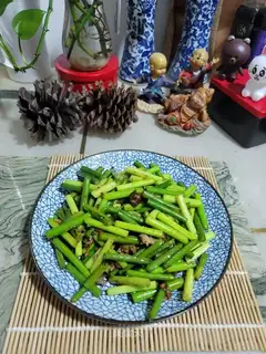 The meat and the garlic