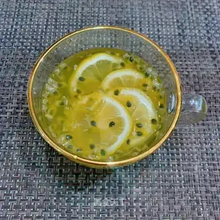 Bronze lemon honey water