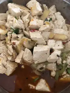 Tofu with bean petal sauce