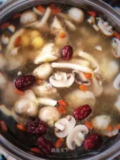 Mushroom chicken soup