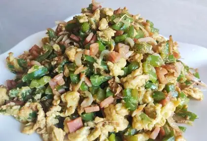 Bacon pepper paste fried eggs