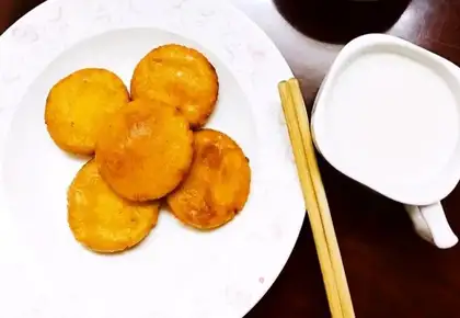 Gold pumpkin pie