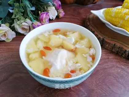 Wine and apple egg soup