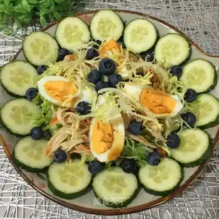 Chicken gravy salad