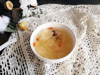 Silver-eared date soup