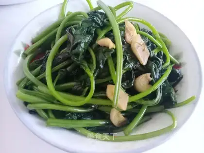 Garlic potato leaves