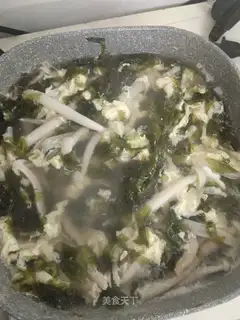 Cream and seafood mushroom eggflower soup