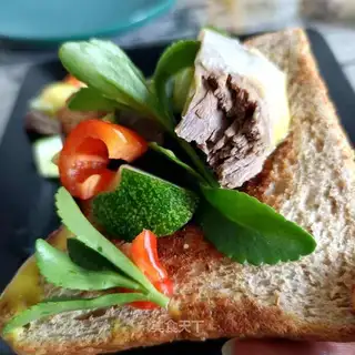 Toast rib salad