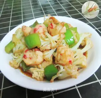 Pyramid lobster casserole